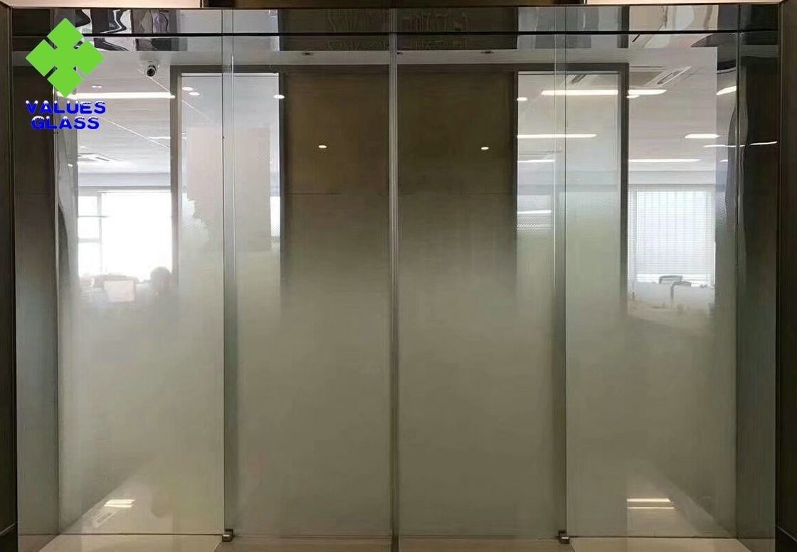 Dostosowane otwory Laminowane wyblakłe szkło Przezroczysty kolor 6 mm 8 mm 10 mm 12 mm Grubość